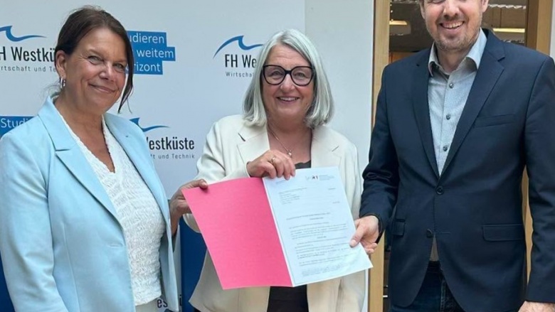 Dr. Dorit Stenke übergibt die 3,65 Millionen Euro Landesförderung
