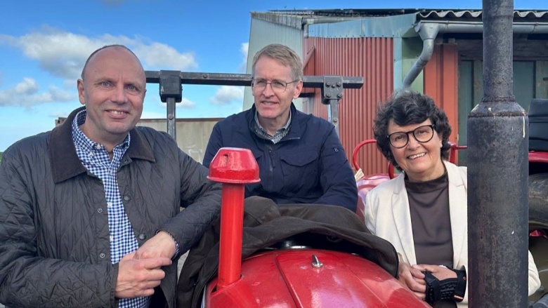 Mit Kreispräsidentin Ute Borwieck-Dethlefs und Ministerpräsident Daniel Günther