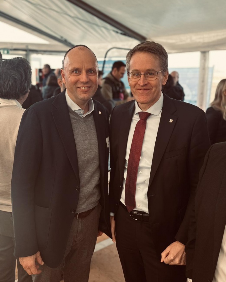 Fröhliche Stimmung beim Spatenstich Heide Hub