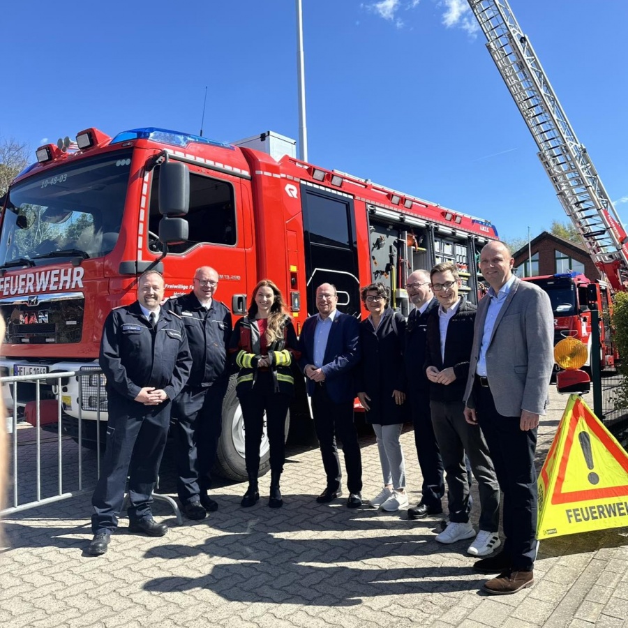 Unter anderem mit Innenministerin Magdalena Finke, Kreispräsidentin Ute Borwieck -Dethlefs, Landrat Thorben Schütt und den Wehrführern der Feuerwehr