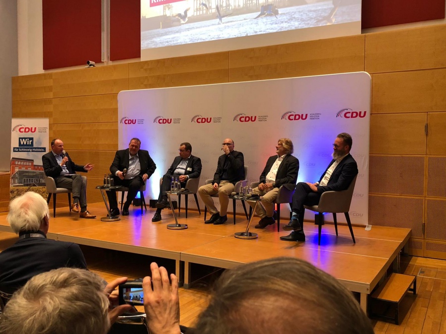 Fachleute aus Wirtschaft und Politik diskutierten engagiert auf dem Podium