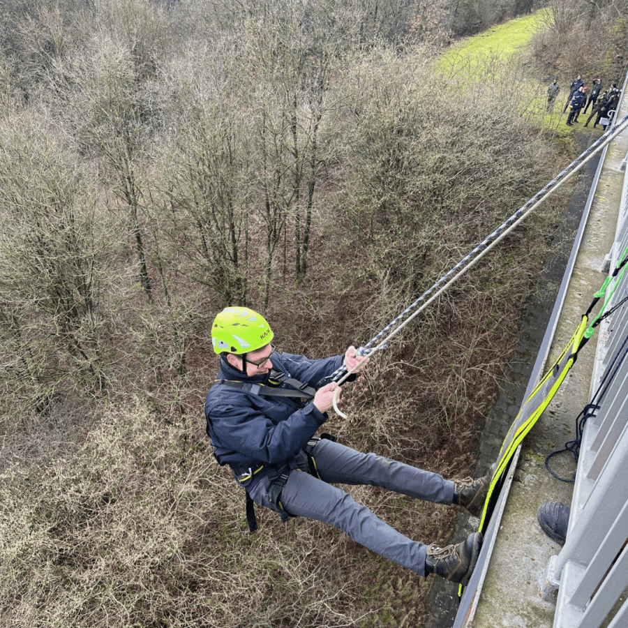 Landrat Thorben Schütt seilt sich ab