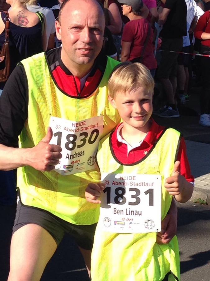 Vater und Sohn auf dem Heider Stadtlauf