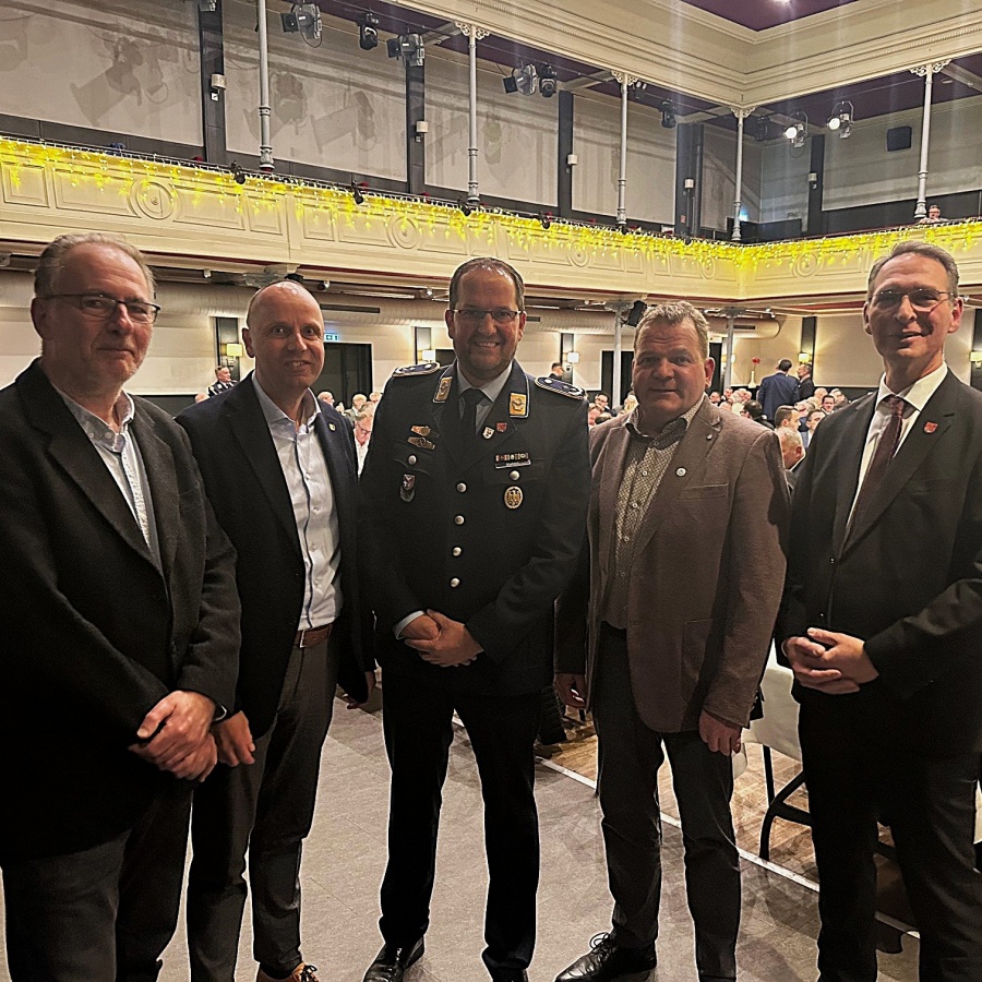 Gemeinsam mit den Gastgebern und Bürgermeister der Stadt Heide