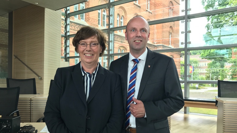 Mit unser neuen Justizministerin Dr. Sabine Sütterlin - Waack im Plenarsaal. Auf in die Landtagssitzung...