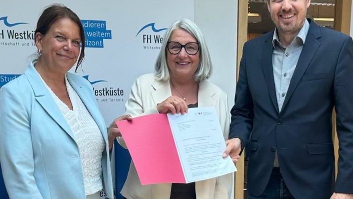 Dr. Dorit Stenke übergibt die 3,65 Millionen Euro Landesförderung