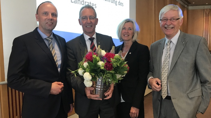 Dr. Buschmann wird erneut zum Landrat ernannt