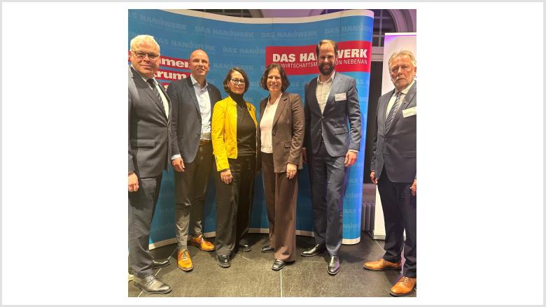 Gruppenfoto mit Präsident Björn Felder, Nina Eskildsen, Kristina Herbst, Dr. Frederik Hogrefe und Hans Christian Langner