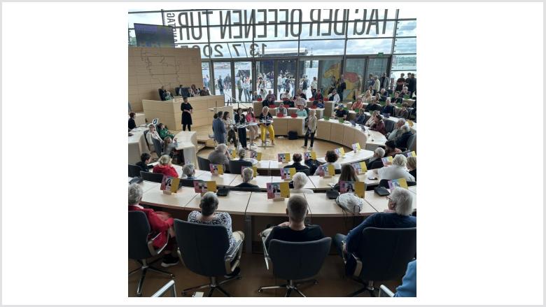 Plenarsaal mit Besuchern