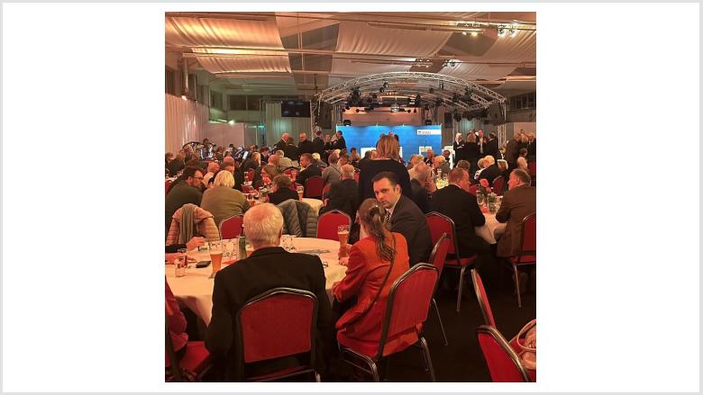 Volle Festhalle in Silberstedt