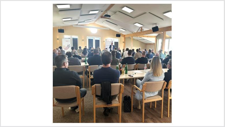 Rege Beteiligung in den Räumlichkeiten von Bernd Wilke in Pahlen