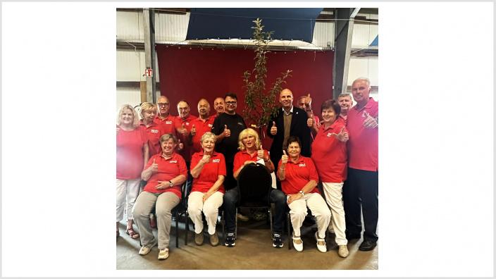 SoVD Tellingstedt mit dem Apfelbaum