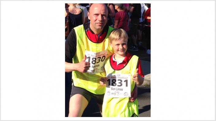 Vater und Sohn auf dem Heider Stadtlauf